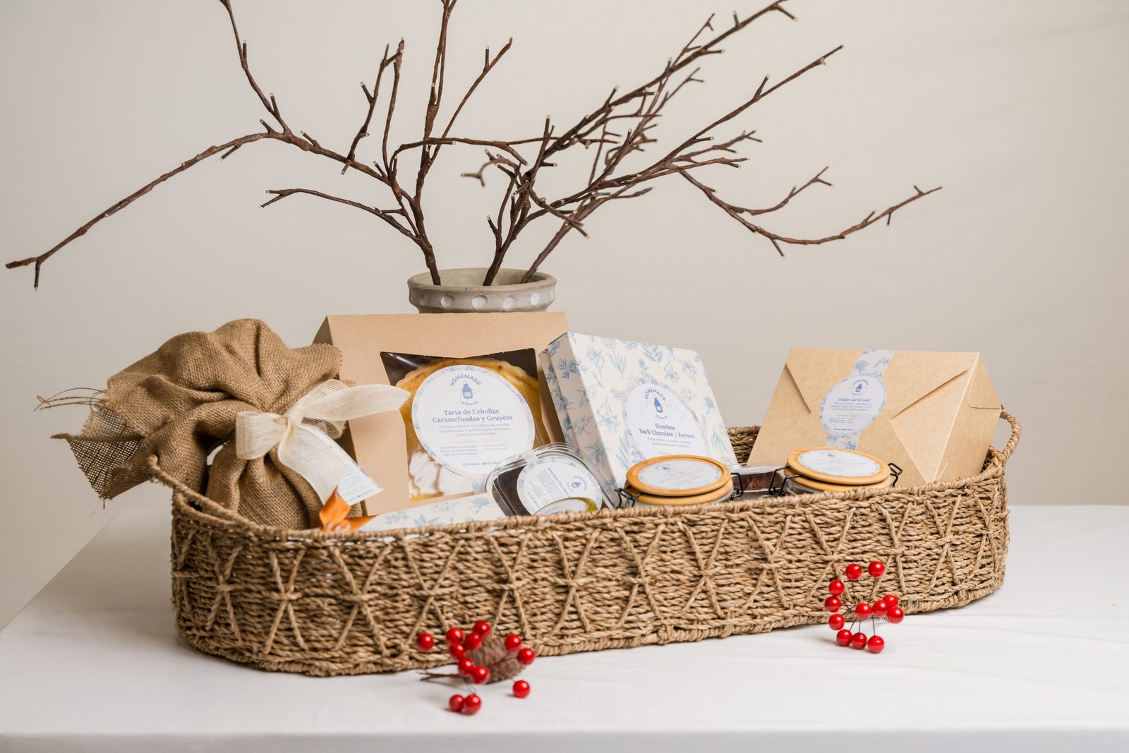 Canasta de regalo Homemade con frascos y cajas